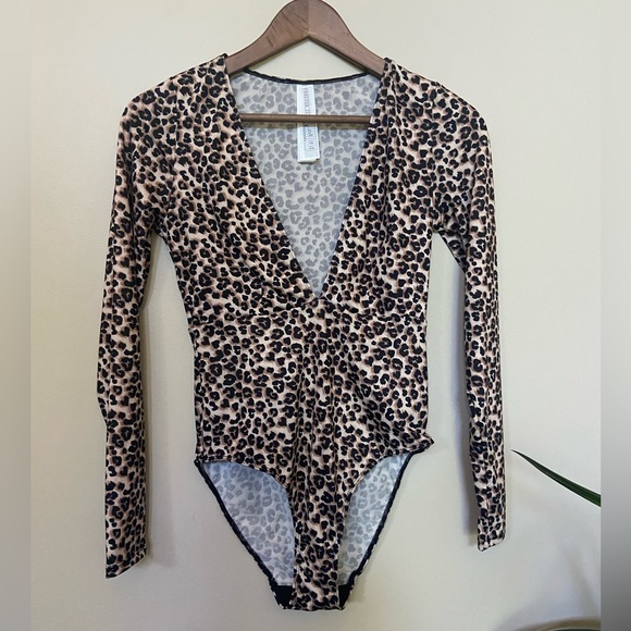 Forever 21 Tops - 🌸 Forever 21 🌸 animal print bodysuit